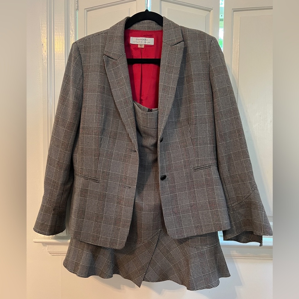 Tahari Skirt Suit